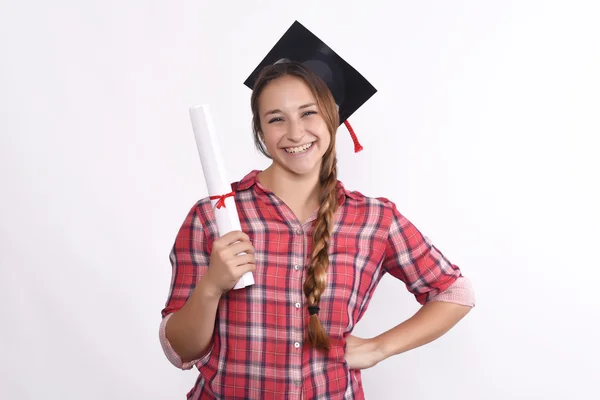 Estudiante con diploma y gorra de graduación — Foto de Stock