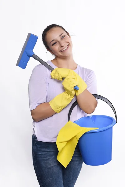 Γυναίκα με τον καθαρισμό γάντια και κουβά — Φωτογραφία Αρχείου