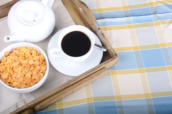 Bandeja de pequeno-almoço com café e cereais . — Fotografia de Stock