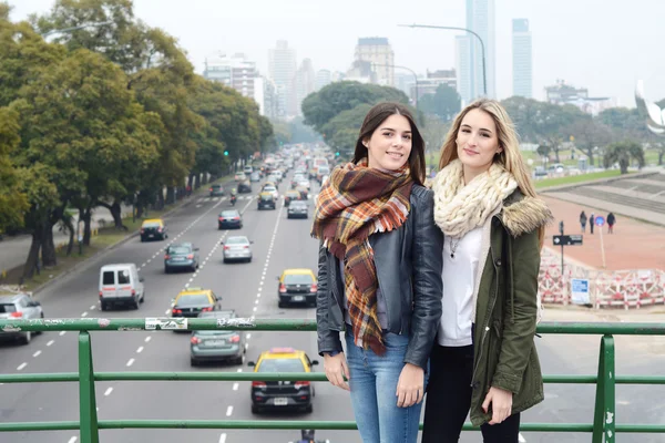 Portrait of two young woman. Urban concept. — Stock Photo, Image