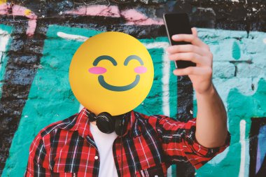 Bir selfie alarak Emoji kafa adam