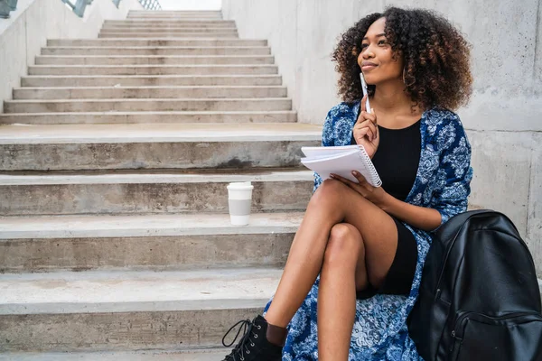 Afro-american women with notebook and pen. — Stock Photo, Image