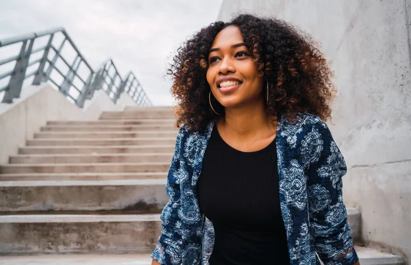 Afro-american woman sitting on steps. — Stock Photo, Image