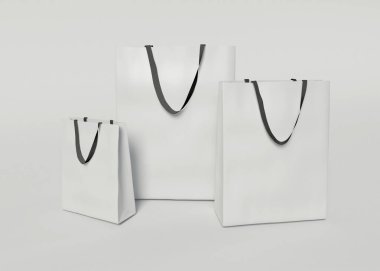 3D Illustration. Üç beyaz alışveriş çantası..