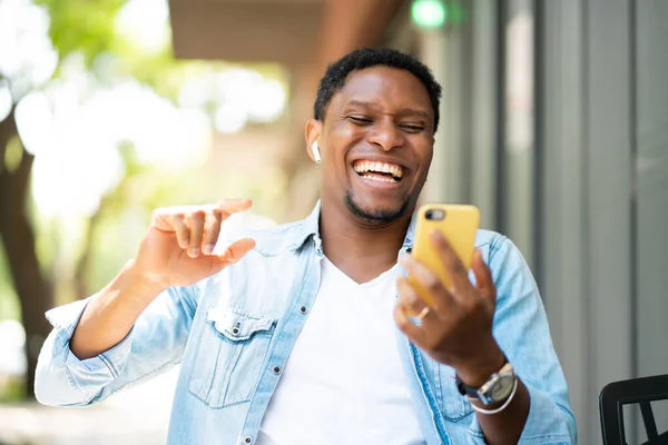 Man on a video call with a mobile phone. — Stock Photo, Image