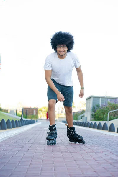 Latin man rollerskating outdoors on the street. — Stock Photo, Image