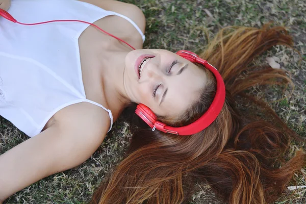 Beautiful woman with headphones outdoors. — Stock Photo, Image