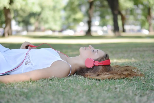Beautiful woman with headphones outdoors. — Stock Photo, Image
