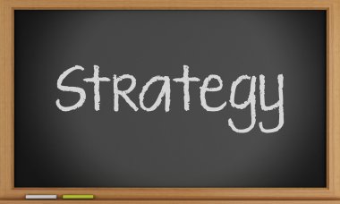 Kara tahta yazılı strateji. İş kavramı.