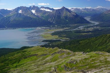 Alaska 'daki dağların güzel manzarası