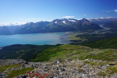Alaska 'daki dağların güzel manzarası