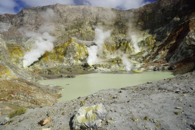 Beyaz ada Yeni Zelanda 'da okyanusta aktif bir volkandır.