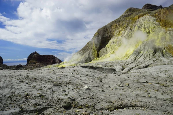 白岛是新西兰海洋中活火山 — 图库照片