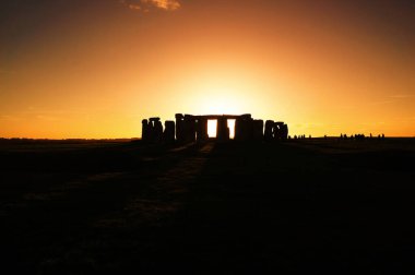 Günbatımında gizemli bir anıt