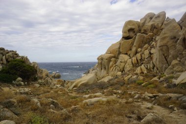 Capo Tesla, İtalya 'nın Sardunya kıyılarındaki granit kayalıklarıdır.