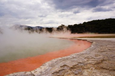 Wai-O-Tapu Yeni Zelanda 'da termal harikalar diyarı