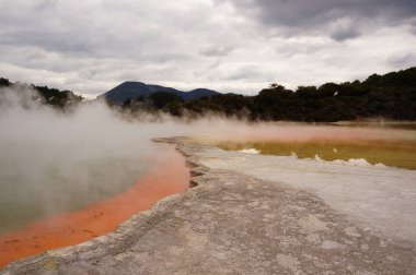 Wai-O-Tapu Yeni Zelanda 'da termal harikalar diyarı