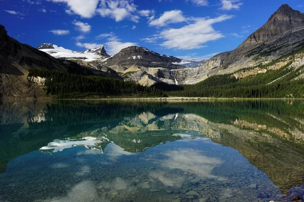 Reflexión Lago Bow Oeste Canadá — Foto de Stock