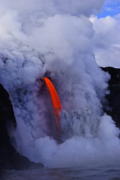 Lava Que Fluye Océano Desde Acantilado Isla Grande Hawaii —  Fotos de Stock