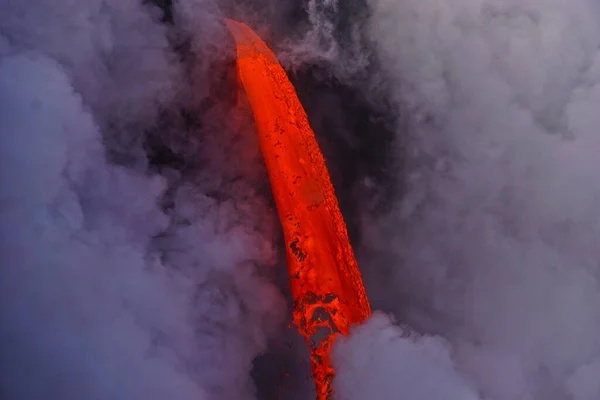 Lava Fluindo Para Oceano Partir Penhasco Ilha Grande Havaí — Fotografia de Stock