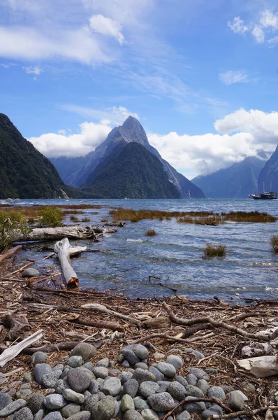 View Mitre Peak Iconic Landmark Milford Sound Fiordland National Park — Stock Photo, Image