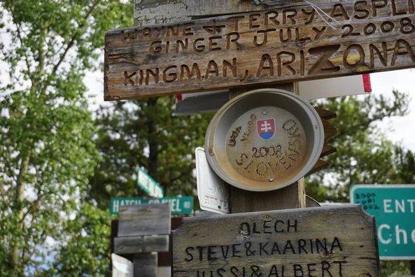 Sign Post Forest Είναι Πιο Δημοφιλές Αξιοθέατο Στη Λίμνη Watson — Φωτογραφία Αρχείου