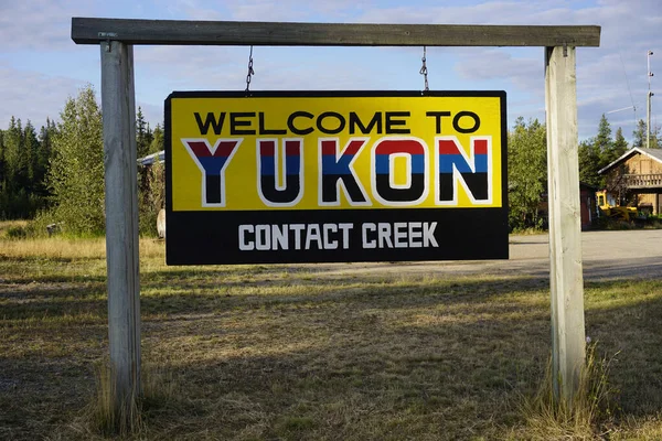 Οδική Σήμανση Εδάφους Yukon Στο Βόρειο Καναδά — Φωτογραφία Αρχείου