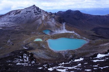 Yeni Zelanda 'daki Tongariro Ulusal Parkı' ndaki ikonik Zümrüt Gölleri