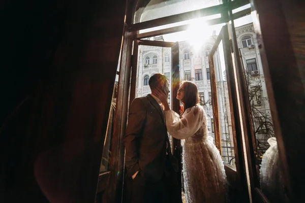 Homem Terno Elegante Com Sua Menina Vestida Com Belo Vestido — Fotografia de Stock