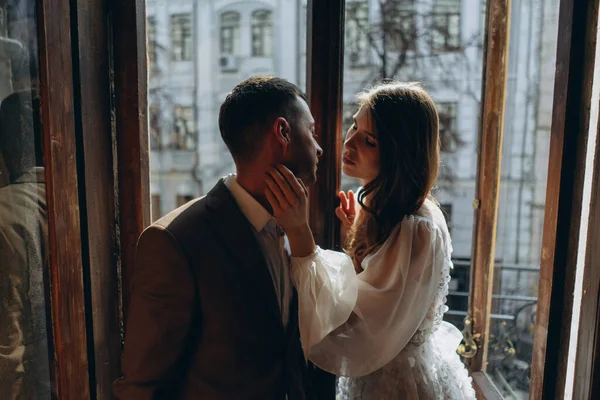 Homem Terno Elegante Com Sua Menina Vestida Com Belo Vestido — Fotografia de Stock