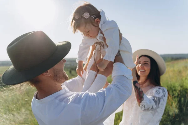 Beautiful Woman White Guipure Dress Holding Her Daughter Walking Husband — Stock Photo, Image