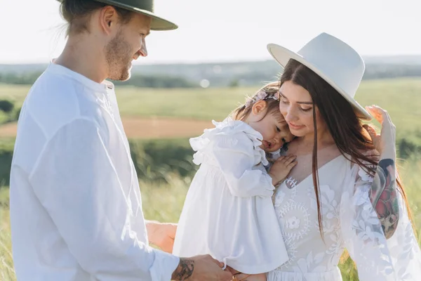 Beautiful Woman White Guipure Dress Holding Her Daughter Walking Husband — 스톡 사진