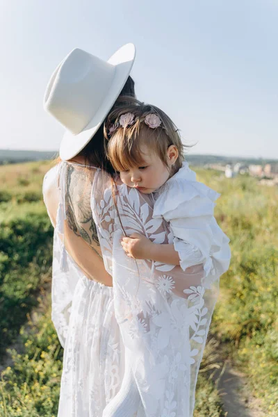 Beautiful Woman White Guipure Dress Holding Her Daughter Walking Field — Stock Photo, Image