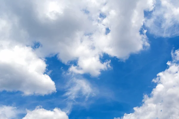Cielo blu con nuvola — Foto Stock