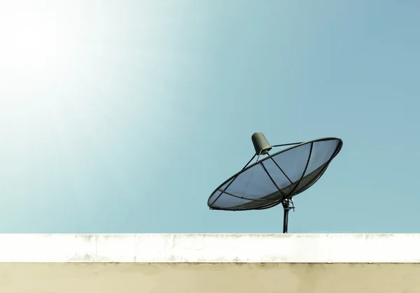 Anteny satelitarnej anteny komunikacyjne — Zdjęcie stockowe