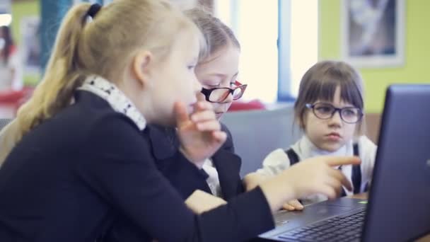 Business-Kids. Statischer Schuss — Stockvideo