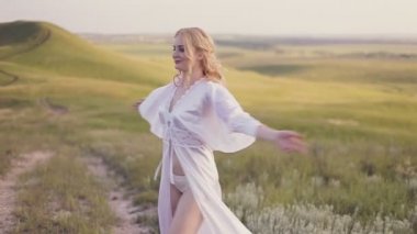 mutlu kız alanına çevirmek. ağır çekim