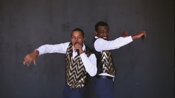 Afro-Amerikanen zijn zang en dans, disco — Stockvideo