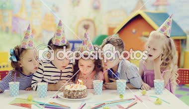 Çocukların doğum günü partisi oyun odası