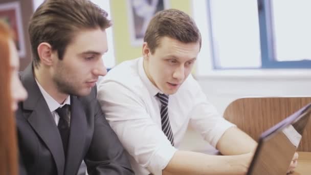 Three business people meeting in office. Steady shot — Stock Video