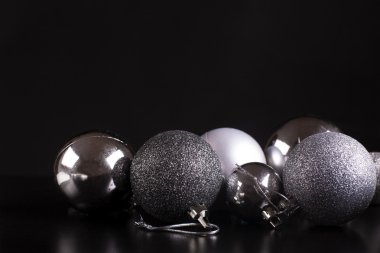 Noel süsleri. Siyah Gümüş.