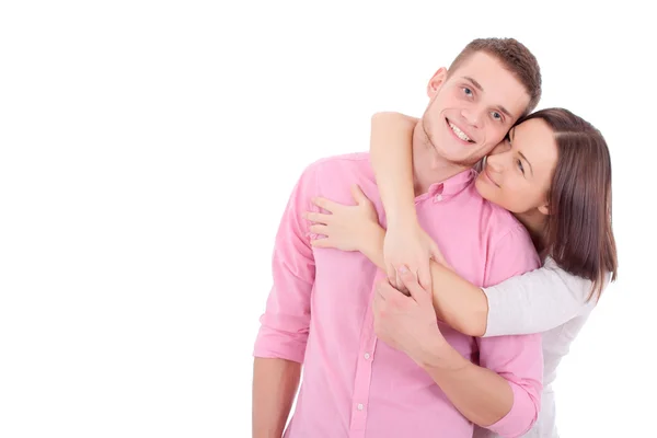 Un jeune couple debout ensemble et étreignant . — Photo