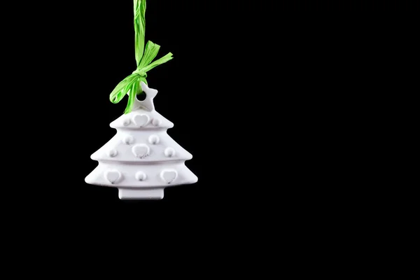 Siyah arka planda Noel ağacı.