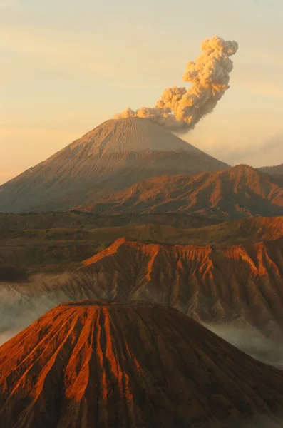 Пейзаж вулканов Лицензионные Стоковые Фото
