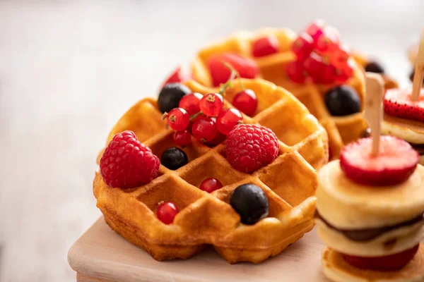 Plate Tasty Waffles Fruit Berries Grey Background — Stock Photo, Image
