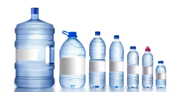 Botellas de agua diferentes — Foto de Stock