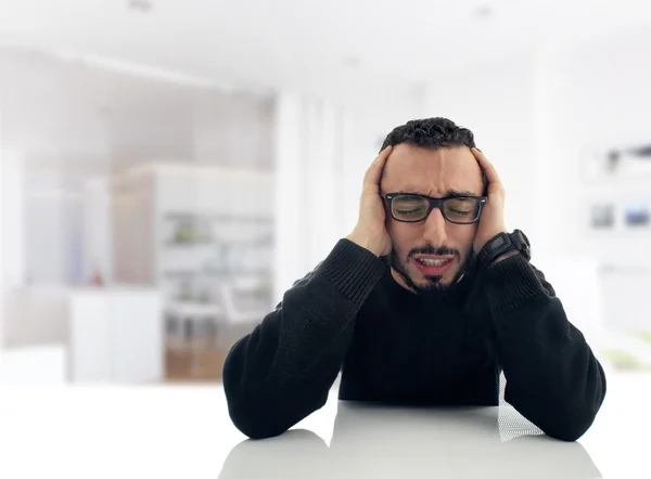 Empresário se sentindo estressado no trabalho — Fotografia de Stock