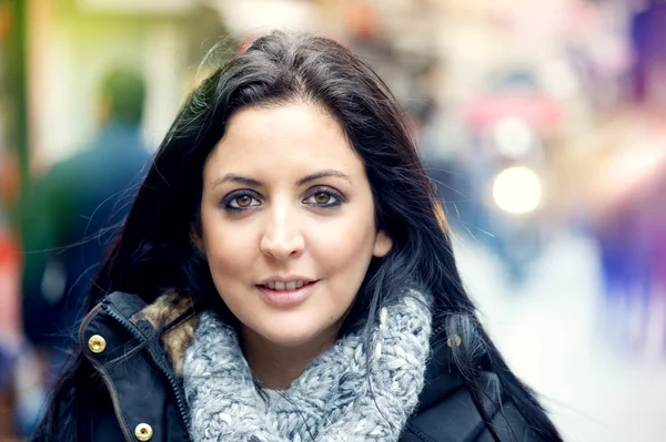 Joven mujer sonriendo — Foto de Stock