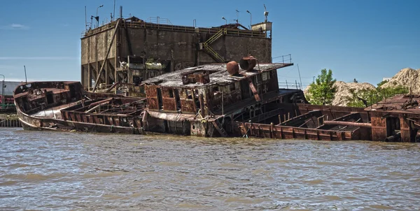 Barca affondata sul delta della placca del fiume, Argentina — Foto Stock