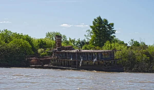 Barca affondata sul delta della placca del fiume, Argentina — Foto Stock
